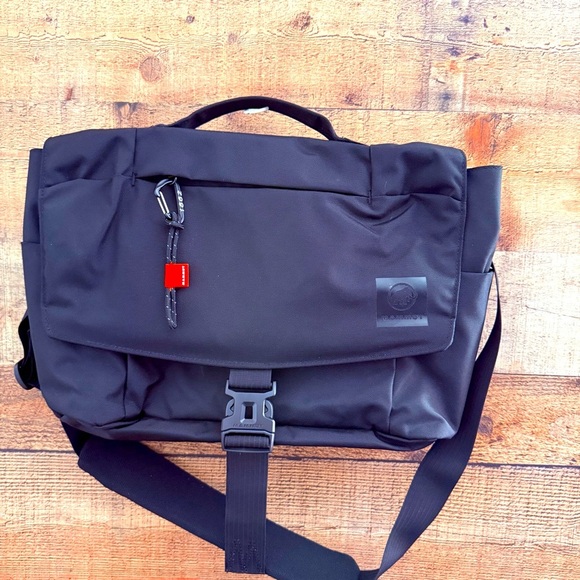 NWOT Mammut Xeron Messenger 14 Shoulder Bag W Laptop Compartment - Picture 4 of 10